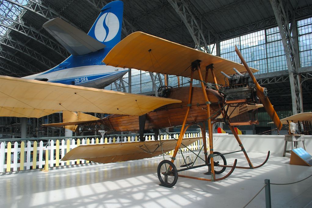 De driedekker van Battaille in het museum.